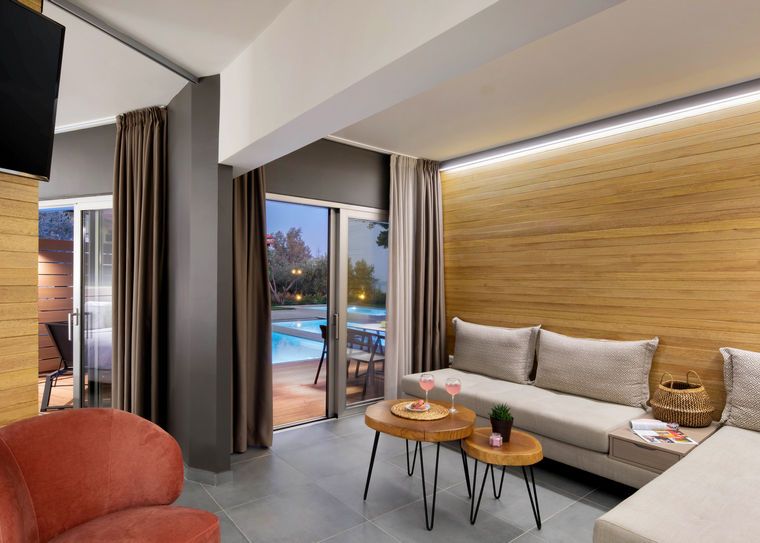 Family Suites With Pool